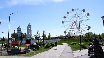 В Кыштыме устанавливают колесо обозрения