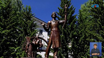 У железнодорожного вокзала в Златоусте вновь сияет бронзовая фигура легендарного оружейника Ивана Бушуева