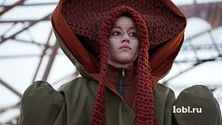 В селе Париж под сводами Эйфелевой башни прошел показ мод