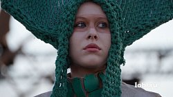 В селе Париж под сводами Эйфелевой башни прошел показ мод