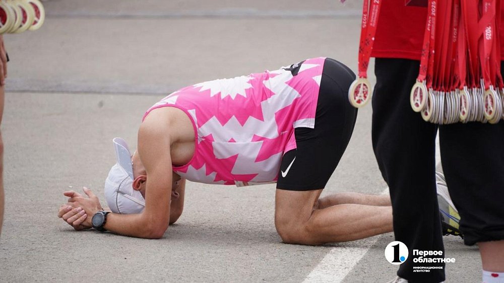 Парижский полумарафон выиграл спортсмен из Новосибирска