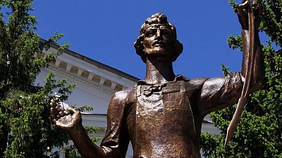 В Златоусте привели в порядок памятник Ивану Бушуеву