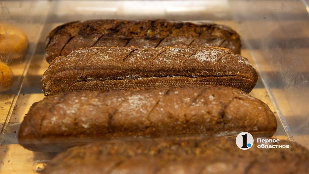 Ученые ЮУрГУ испекли хлеб с мукой из сверчков, водорослей и грибов