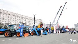 В Челябинске 15 крупнейших предприятий представили свою спецтехнику В Челябинске 15 крупнейших предприятий представили свою спецтехнику