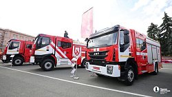 В Челябинске 15 крупнейших предприятий представили свою спецтехнику В Челябинске 15 крупнейших предприятий представили свою спецтехнику