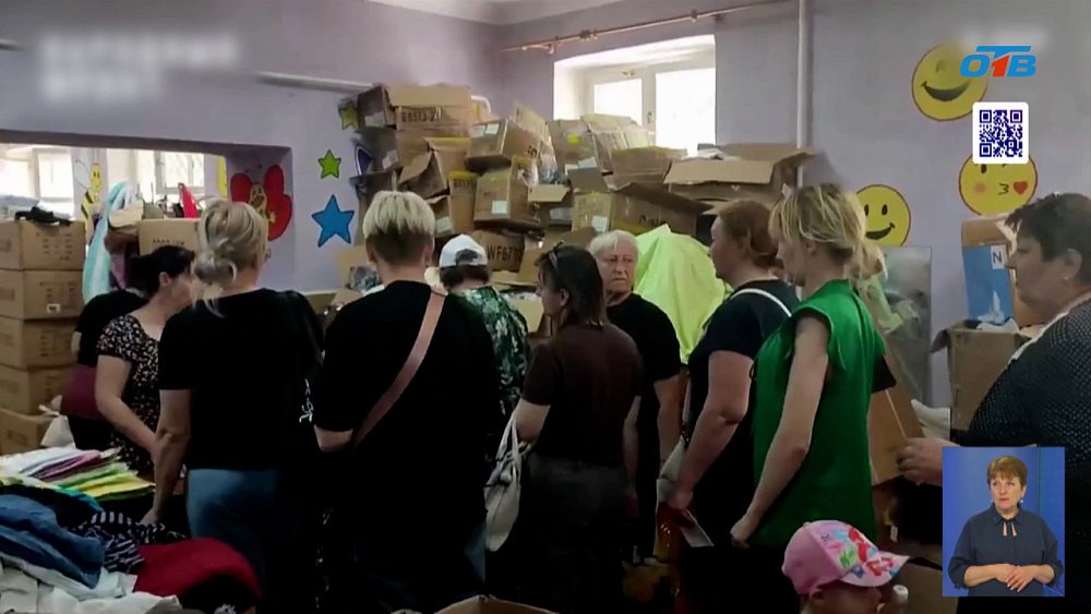 Бойцам и детям из интерната ДНР привезли одежду от Народного фронта