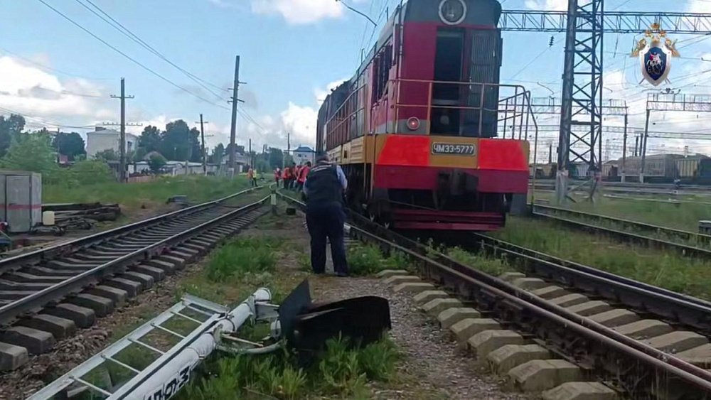 В Челябинской области грузовой вагон сошел с рельсов на станции Кропачево