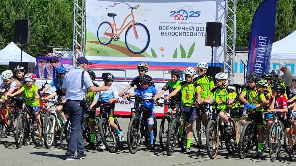 Около 700 участников собрал День велосипедиста в Копейске
