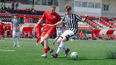 Челябинские футболисты сохранили лидерство в ЮФЛ