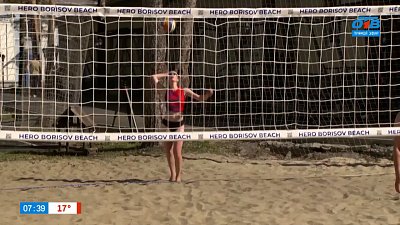 Челябинские спортсмены готовятся к Чемпионату России по пляжному волейболу в сюжете «Герой пляжа»