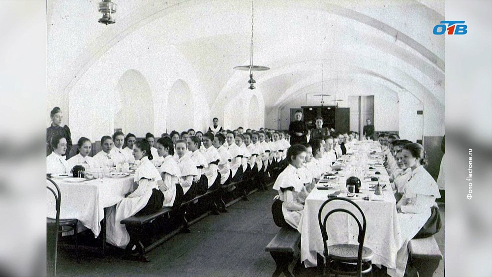 В России предложили возродить институт благородных девиц