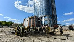 На строящейся высотке в центре Челябинска произошел пожар