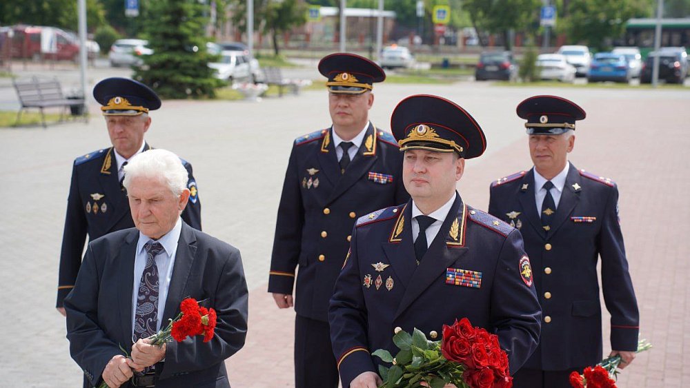 В Челябинске почтили память погибших сотрудников органов внутренних дел