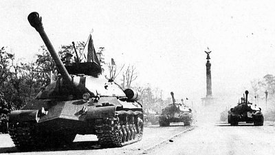 Челябинские танки приняли участие в параде Победы в Берлине