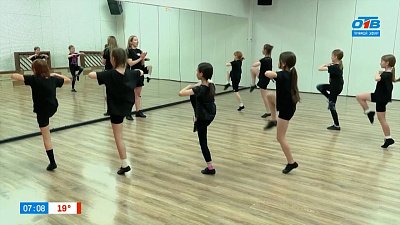 Энергичная хореография и акробатические элементы в сюжете «Рок-н-ролл»