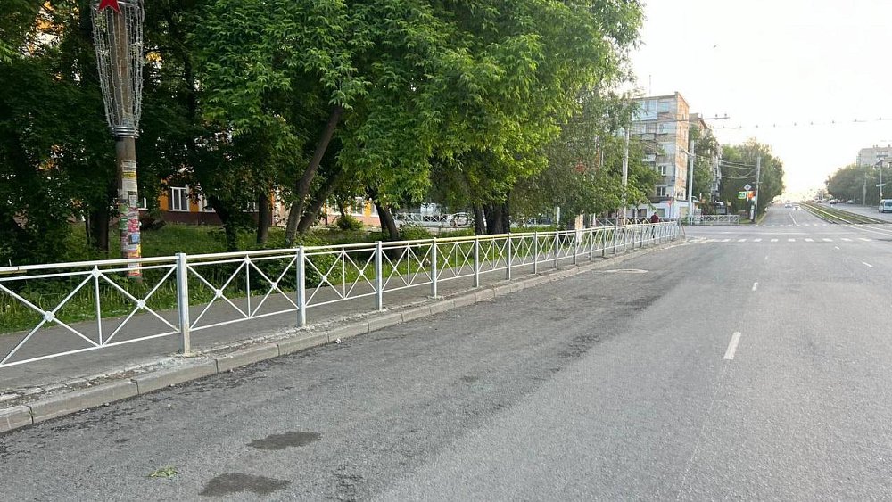 На проспекте Победы в Челябинске установят более километра оцинкованных ограждений