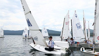 Более сотни экипажей вышли на старт парусной регаты путешественника Федора Конюхова