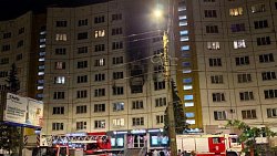 В Челябинске на пожаре в многоэтажке спасли мужчину