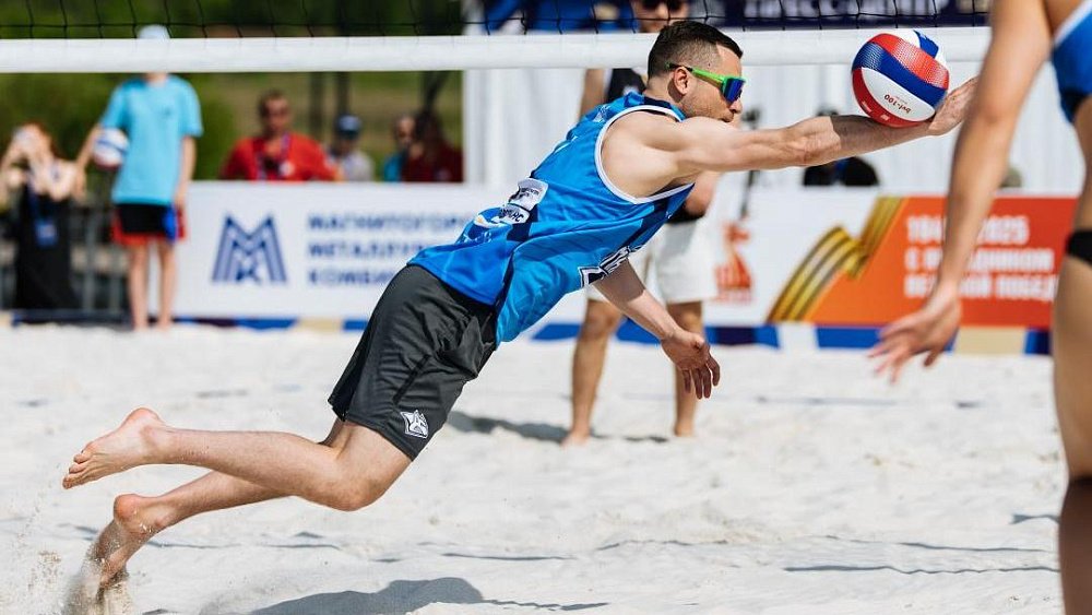 Хоккеисты «Металлурга» сыграли в пляжный волейбол в Магнитогорске