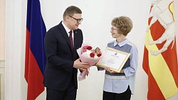 Алексей Текслер в честь профессионального праздника наградил работников соцзащиты