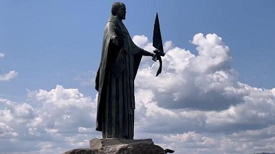 На берегу озера Тургояк открыли памятник Николаю Чудотворцу