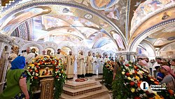 Челябинцы выстроились в очередь к мощам святителя Тихона