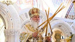 Челябинцы выстроились в очередь к мощам святителя Тихона