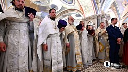 Челябинцы выстроились в очередь к мощам святителя Тихона