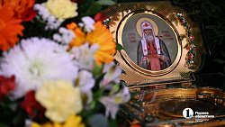 Челябинцы выстроились в очередь к мощам святителя Тихона