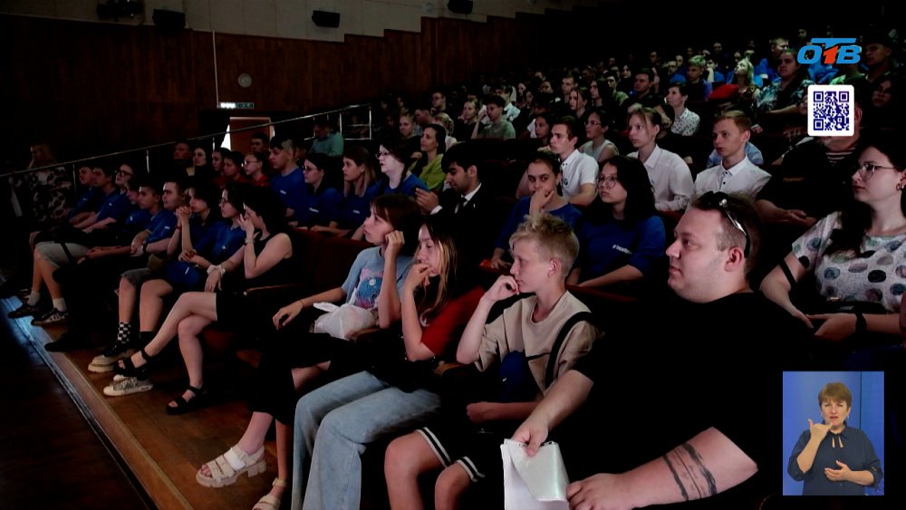 Герой России встретился с юными челябинцами