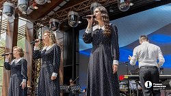 В челябинском парке Тищенко развернули восьмиметровый флаг в День России