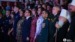 Алексей Текслер наградил выдающихся южноуральцев в День России