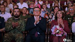 Алексей Текслер наградил выдающихся южноуральцев в День России