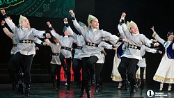 Алексей Текслер наградил выдающихся южноуральцев в День России