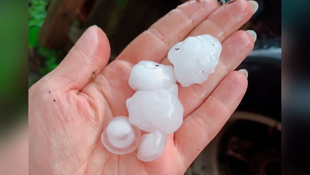 В Челябинской области 15 июня выпал град размером с вишню