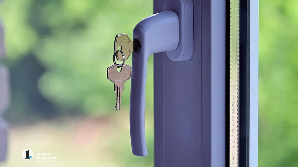 В Челябинске двухлетний ребенок выпал из окна седьмого этажа