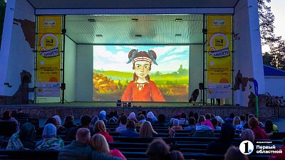 В челябинском парке Гагарина заработал летний кинотеатр