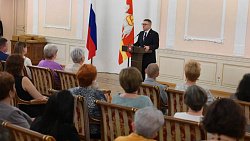 Лучшие медики Челябинской области получили награды от губернатора