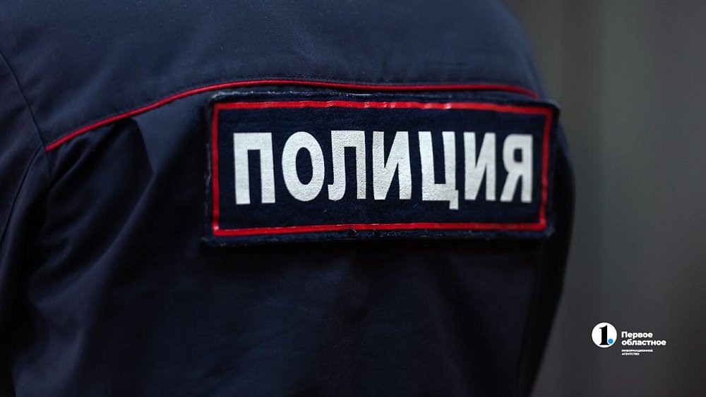 В Еманжелинске полицейский вытащил двух человек из горящего автомобиля