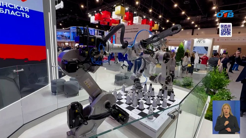 Губернатор работает на ПМЭФ-2025