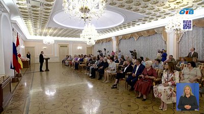 Губернатор награждает лучших медработников