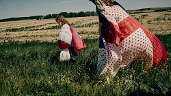 Дизайнер Алена Ахмадуллина провела съемку новой коллекции в Челябинской области