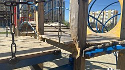 Челябинцы пожаловались на аварийную детскую площадку на Северо‑Западе