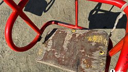 Челябинцы пожаловались на аварийную детскую площадку на Северо‑Западе