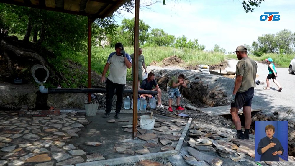 В Троицке благоустраивают источник воды «Уйский разъезд»