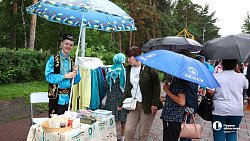 На челябинском Сабантуе ели чак‑чак, боролись на поясах и чествовали победителей