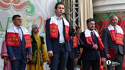 На челябинском Сабантуе ели чак‑чак, боролись на поясах и чествовали победителей