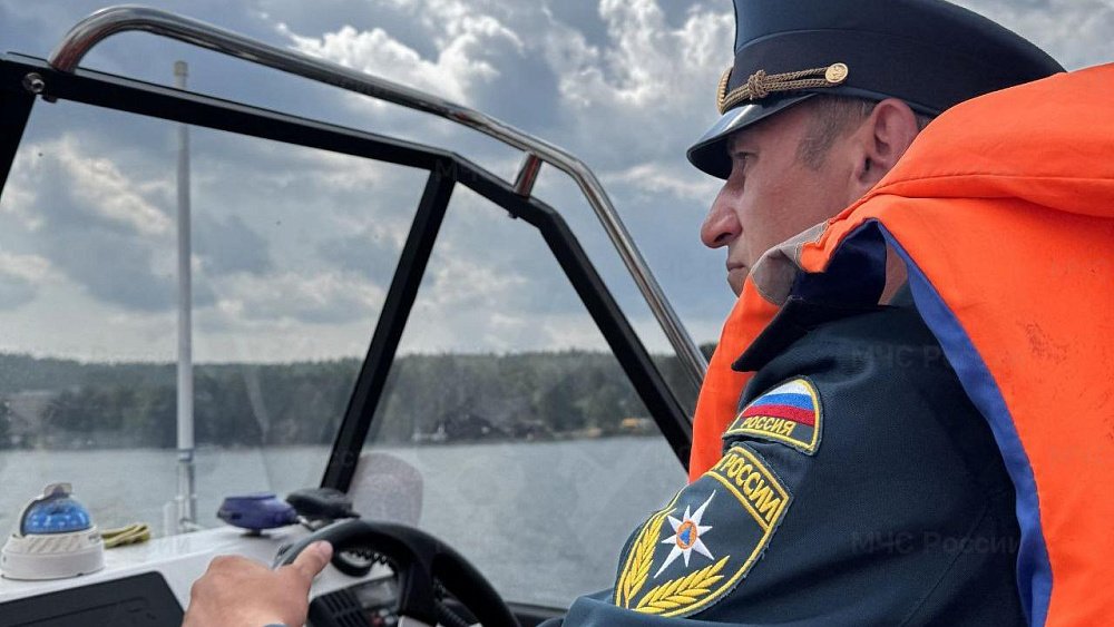 На Тургояке спасли двух девушек, застрявших посреди озера на одном сапборде