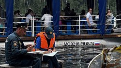 На Тургояке спасли двух девушек, застрявших посреди озера на одном сапборде