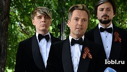 На пешеходной Кировке для челябинцев поет группа «Кватро»